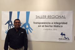 El Ingeniero David Vega, del CIHH presentó conferencias en el Taller Regional.