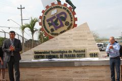 Rector de la UTP inaugura obras en Panamá Oeste.