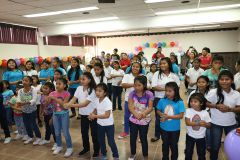 Estudiantes organizan actividad para las niñas del Hogar Medalla Milagrosa.