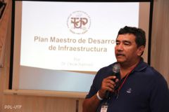 El Dr. Oscar Ramírez, durante su ponencia sobre el Plan de Infraestructura UTP.
