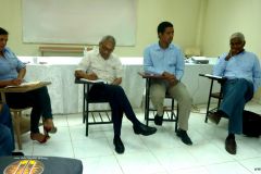 Lic. Danilo Toro en sesión de grupos de profesores de UTP Colón. 