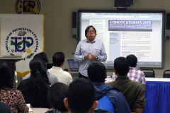 El Dr. Roberto Velásquez, de SFERE, explicó a los asistentes sobre objetivos.
