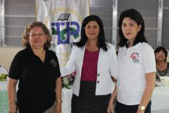 Centro Regional de Azuero realiza homenaje a Secretarias.