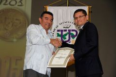 El Dr. Adán Vega Sáenz, Facultad de Ingeniería Mecánica, recibió el premio.