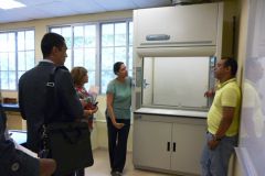 Los pares visitan Laboratorio de Química de la Facultad de Ciencias y Tecnología