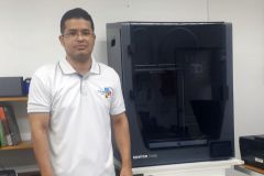 Nueva impresora tridimensional 3D profesional fue adquirida por CINEMI para proyecto de investigación.