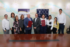 firma convenio con Estée Lauder 