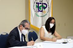 Firma de convenio entre la UTP y STRI.