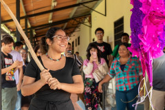 Piñata conmemorativa al aniversario de la Institución.