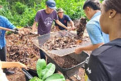 Estudiantes del curso de Ecología General participan de la Jornada Ambiental. 