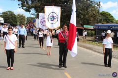 Comunidad universitaria participa en los desfiles patrios.