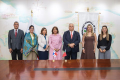 Una reunión para hablar temas académicos sostuvo  la Rectora Laguna con el embajador de Portugal en Panamá. 
