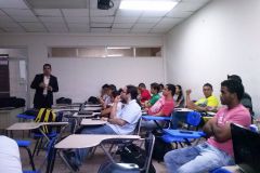 Egresados de la UTP Chiriquí dictan conferencias a estudiantes.