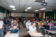 Estudiantes de Sistemas participan en Clínicas Informáticas.