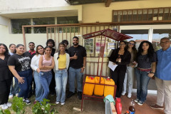 Estudiantes participan en la jornada de recolección de Aceite 