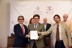 Firmaron el Convenio, el Rector de la UTP, Ing. Héctor M. Montemayor A. y el Rector de la Universidad de Salamanca, Dr. Ricardo Rivera Ortega.