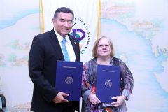 El convenio lo firmaron el Rector de la UTP, Dr. Oscar Ramírez y la Presidenta de la Fundación Tierra Nueva.