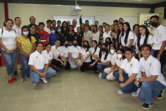 Estudiantes de V año de la Licenciatura en Ingeniería Industrial y estudiantes de todos los años de las carreras de la FII en Veraguas, docentes tiempo completo y tiempo parcial de pregrado, postgrado y entidades externas.