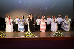 Vicerrectora Académica, Mgter. Alma Urriola de Muñoz, participa de la Gala Cultural "Épocas".