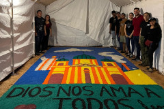 La Subdirección de Vida Universitaria del Centro Regional de Veraguas participó por segundo año consecutivo de la elaboración de alfombras pictóricas para conmemorar la celebración del Corpus Christi en Atalaya, el sábado 21 de junio.