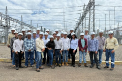 Estudiantes de tercer año de las Licenciaturas en Ingeniería Electromecánica e Ingeniería Eléctrica y Electrónica del Centro Regional de Veraguas realizaron una gira académica a la subestación de Llano Sánchez, el viernes 4 de julio.
