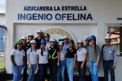 Estudiantes de quinto año de la Licenciatura en Ingeniería Industrial del Centro Regional de Veraguas realizaron una gira académica a las instalaciones de Grupo Calesa, el 26 de junio.