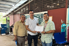 Estudiantes de tercer año de la Licenciatura en Mecánica Industrial del Centro Regional de Veraguas recibieron una capacitación de soldadura por el Servicio Técnico Autorizado de la empresa Steel Welding & Más, el sábado 12 de julio.