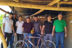 Siete estudiantes de III Año de las carreras ingenieriles de la Facultad de Ingeniería Eléctrica del Centro Regional de Veraguas, hicieron entrega de un proyecto de generación de energía limpia a comunidades de difícil acceso, el 16 de febrero.