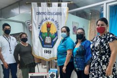 Donación de computadora al Centro Educativo Manuela H. de Pérez, en Veraguas.