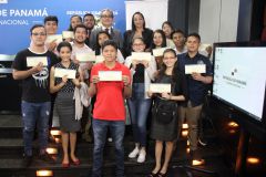 Gobierno Nacional entrega becas para estudios de Inglés 