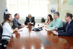 Embajador de Países Bajos visita la UTP.