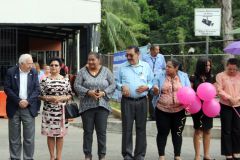 Cadena humana en celebración del mes de la Cinta Rosada y Celeste 