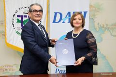 UTP firma convenio con Advice Panamá. 