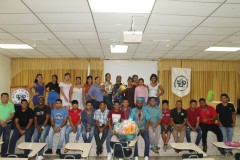 Estudiantes de la Facultad de Ingeniería Civil de la Universidad Tecnológica de Panamá (UTP) en Bocas del Toro