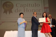 Los estudiantes pertenecientes al Capítulo de Honor de la UTP.