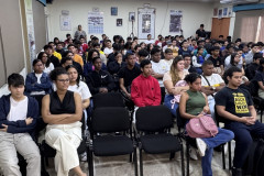 Estudiantes participan del Seminario de IVEU 
