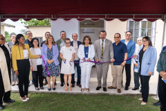 Corte de cinta inaugural del laboratorio.