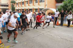 Le correspondió al rector, DR. Oscar Ramírez, dar el inicio para la  partida de los 5 kilómetros