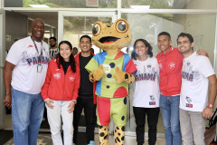 Como parte de la promoción de los juegos sudamericanos de la juventud la mascota Antón visita la UTP