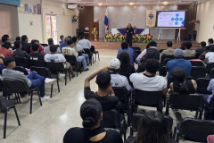 Estudiantes participan del conversatorio de Movilidad Saliente 