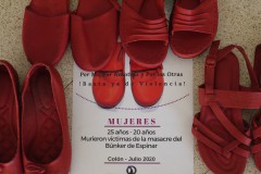 Exposición de Zapatos Rojos 