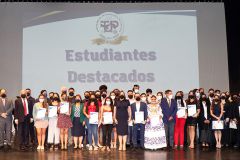 127 estudiantes recibieron reconocimiento.