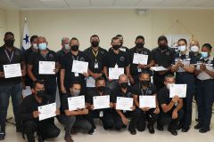 Participantes recibieron certificados.