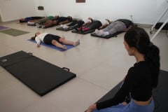 Personal administrativo de la UTP recibe taller de Yoga