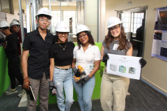 Estudiantes participando del concurso.