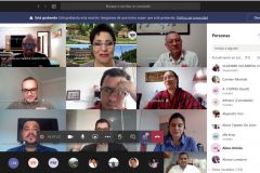 La Vicerrectora Académica de la UTP, Licda. Alma Urriola de Muñoz, junto a otros participantes.