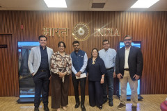 Delegación de la UTP junto a S. E. Sumit Seth.