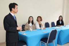 El Subdirector de la Oficina de Cooperación e Intercambio Internacional de la Central South University de China, hace presentación.