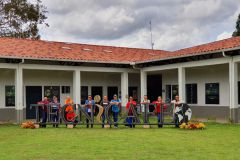 Miembros de las Facultades de Ingeniería Eléctrica y Mecánica que visitaron el Parque.
