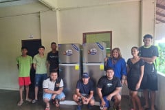 Colón hace entrega de colchones a estudiantes